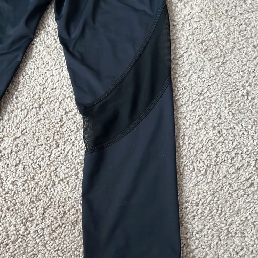 Mesh capris - Picture 3 of 3